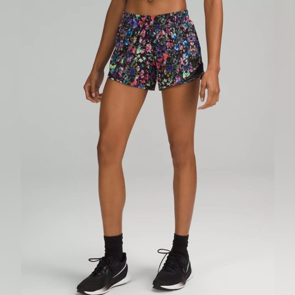 ⭐ Lululemon Hotty Hot High-Rise Lined Short 4"
